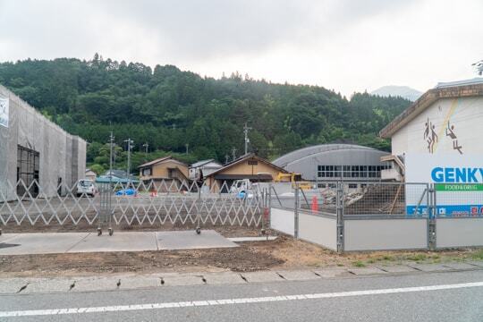 ゲンキー下呂森店の駐車場の写真