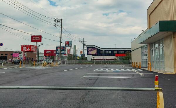Vドラッグ大垣南店の駐車場の写真