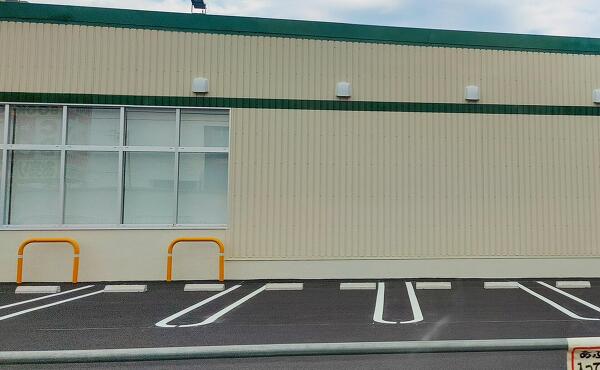 店舗横の駐車場の写真