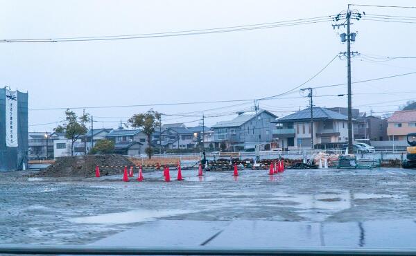 ドミー飯村店の駐車場の写真