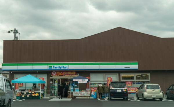 ファミリーマート山県東深瀬店の写真