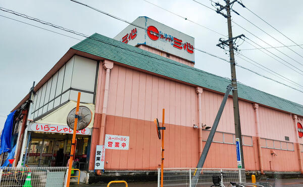三心河間店の写真
