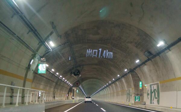 出口までの案内の写真