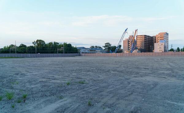 プレイズ白子駅前の建設とイオン白子跡地の写真