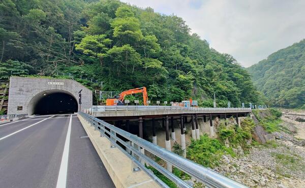 旧道と新道の写真
