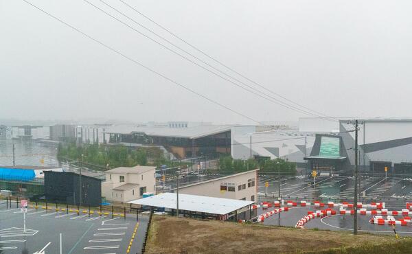 イオンモールとその周辺の施設の写真
