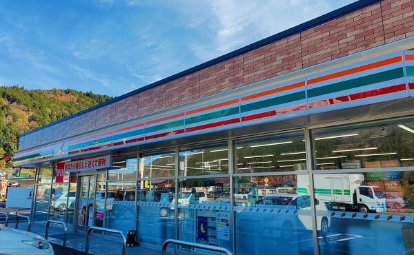 セブンイレブン郡上市民病院前店の写真
