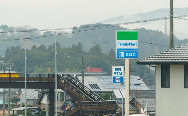 ファミリーマート中津川駒場店の看板の写真