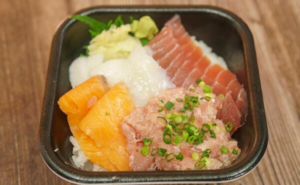 どん丸丼の写真