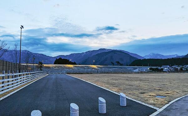 荒島ICを抜けると一気に山間への写真