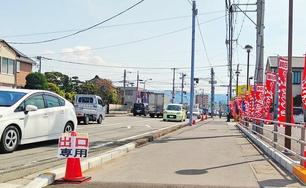 周辺の道路の写真