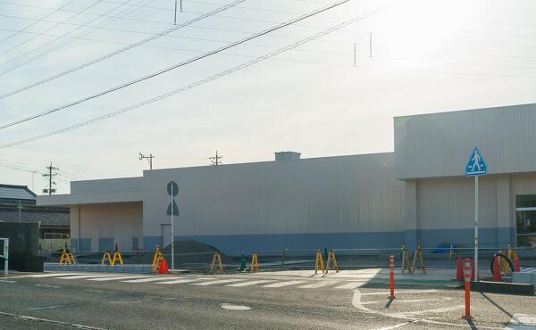 ドラッグコスモス中富店の北側の写真