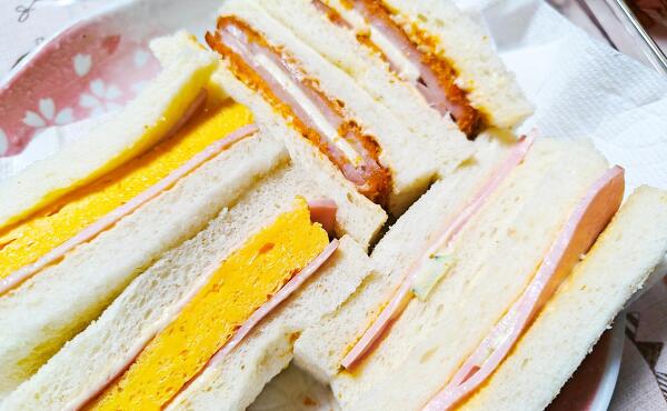 飛騨の食パンでサンドイッチの写真
