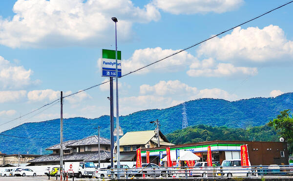 関市西田原店の看板の写真