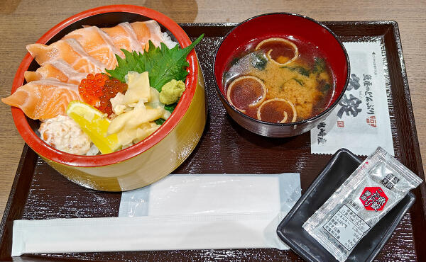 サーモン丼の写真