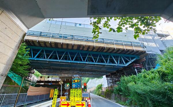 連絡道路のはしの写真